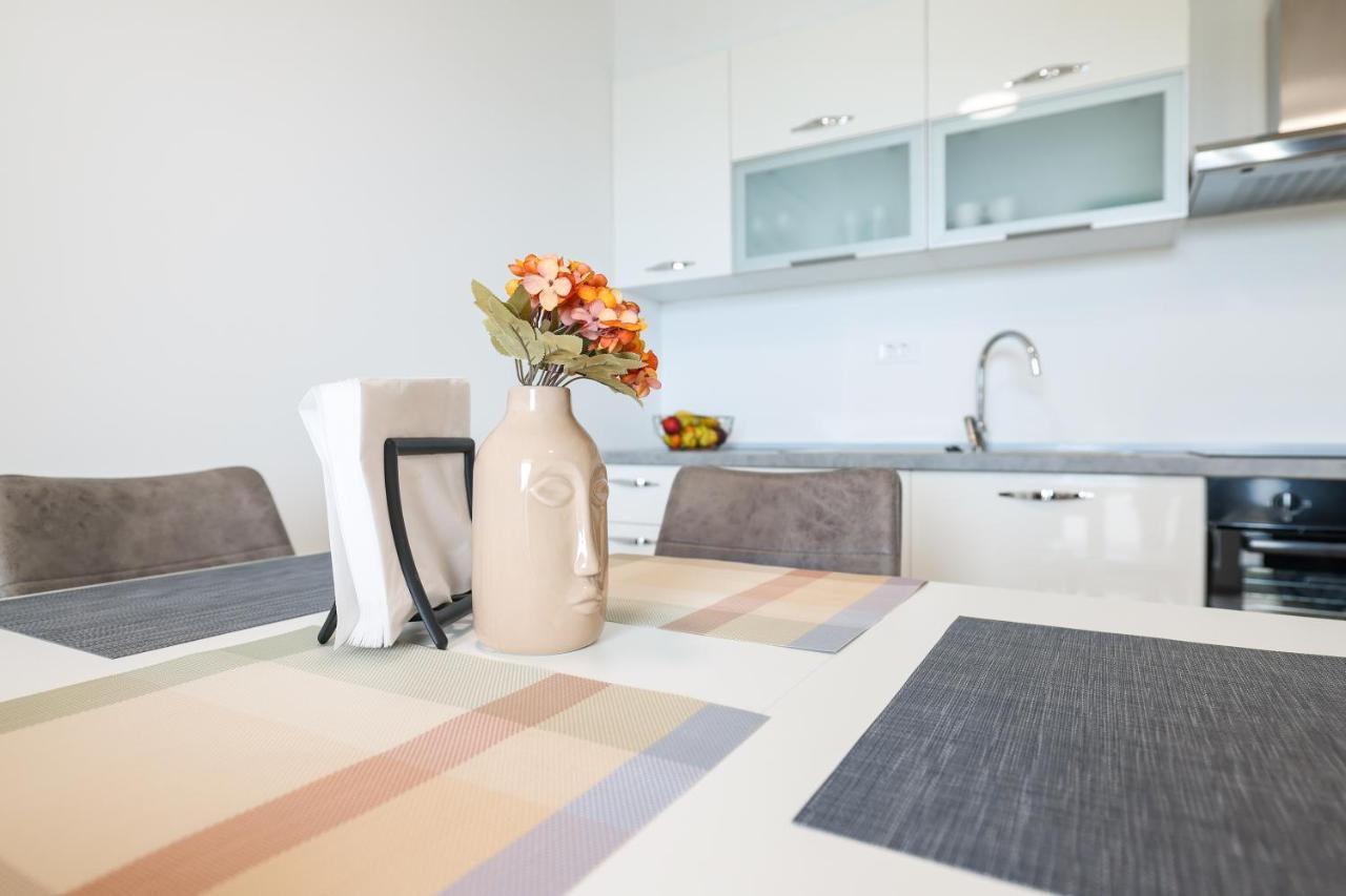 Beachfront Apartments Tic With Seaview Miletici Exteriör bild