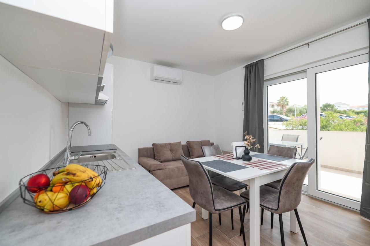 Beachfront Apartments Tic With Seaview Miletici Exteriör bild