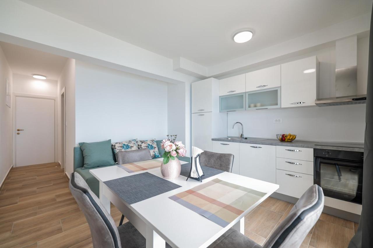 Beachfront Apartments Tic With Seaview Miletici Exteriör bild
