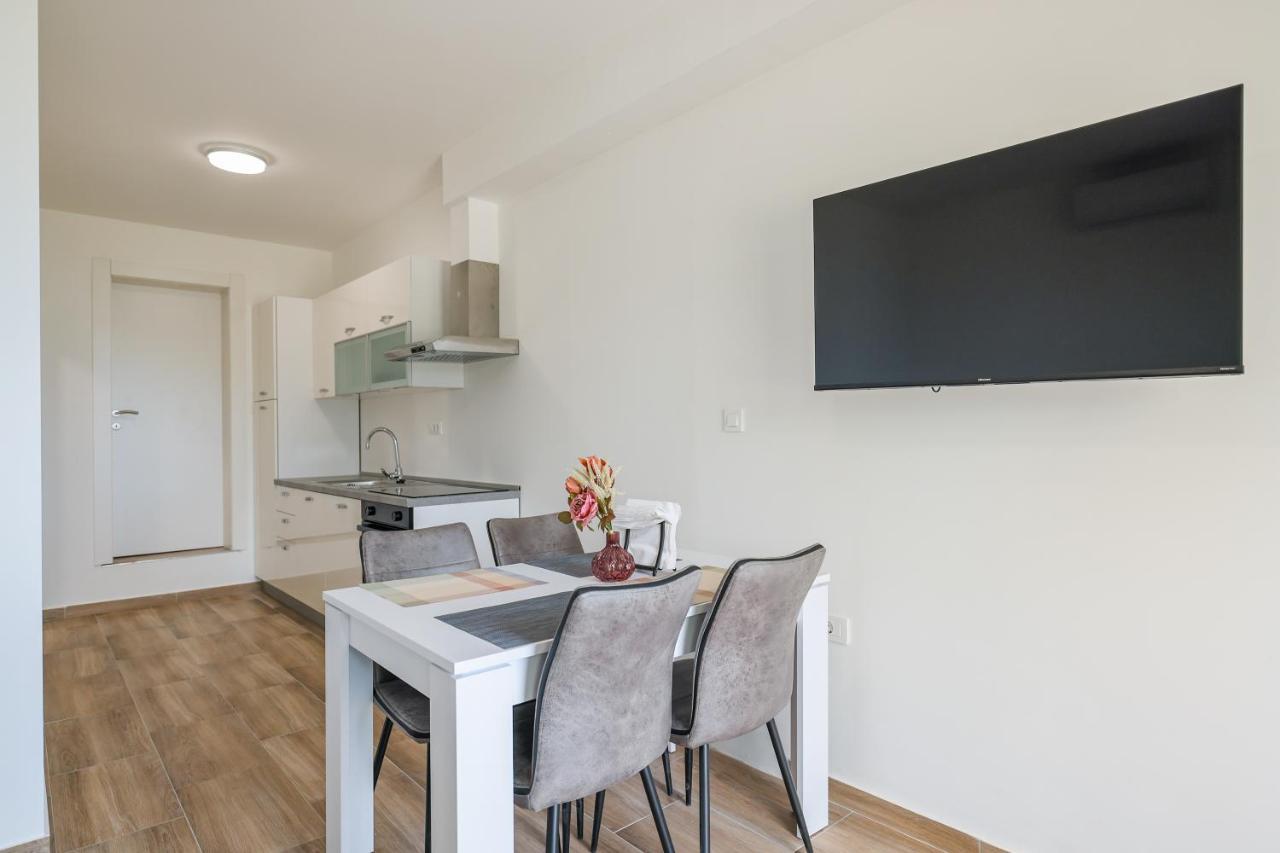 Beachfront Apartments Tic With Seaview Miletici Exteriör bild