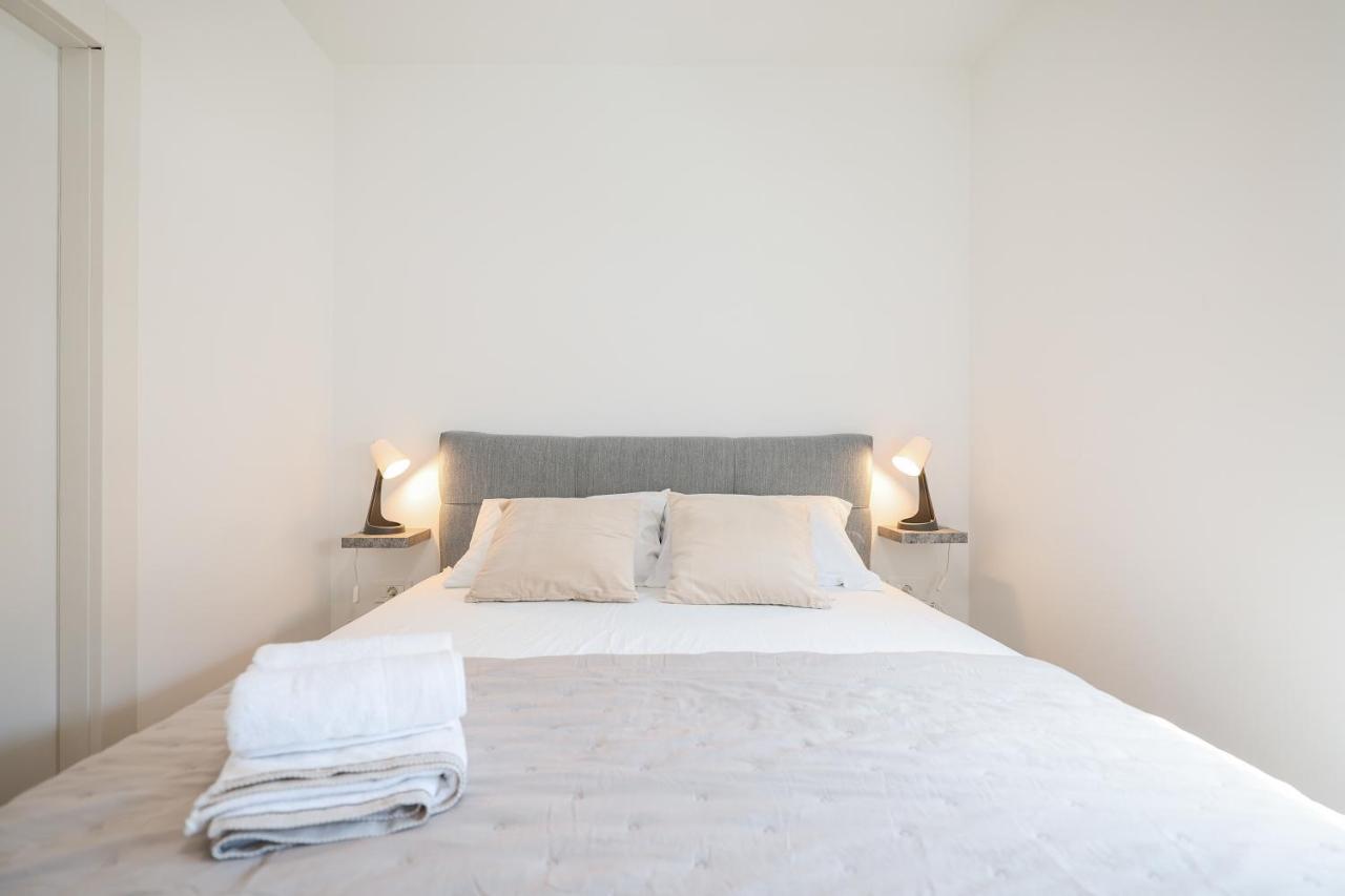 Beachfront Apartments Tic With Seaview Miletici Exteriör bild