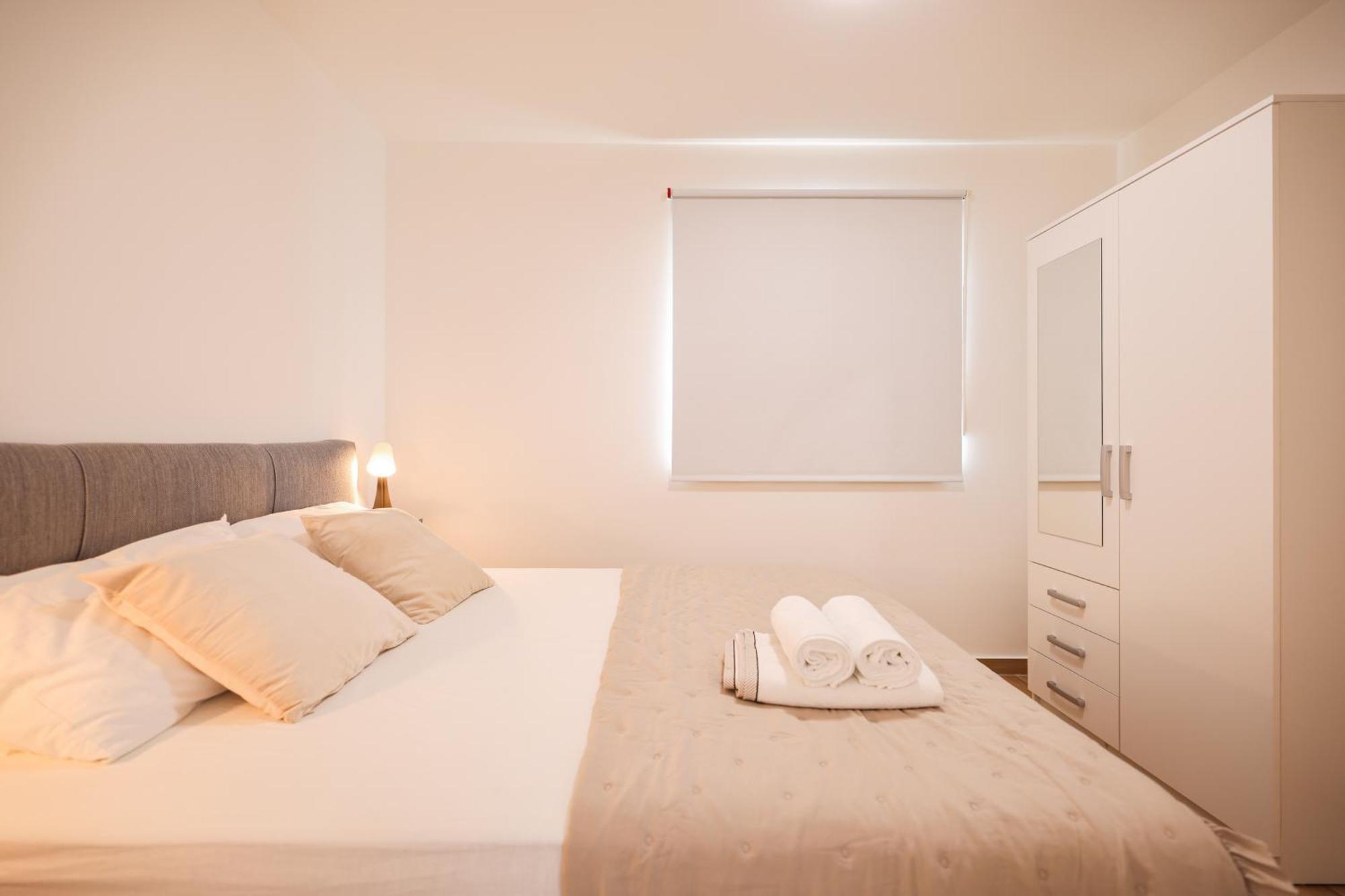 Beachfront Apartments Tic With Seaview Miletici Exteriör bild